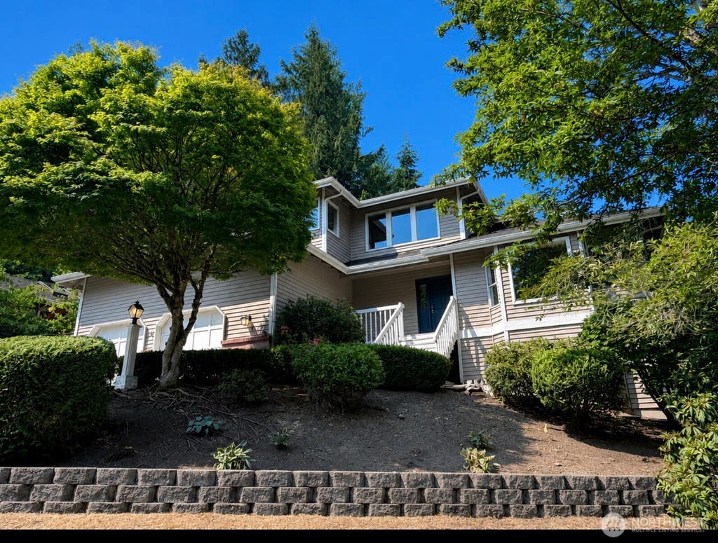 Photo of 1819 221st Place NE, Sammamish, WA 98074 (MLS # 2549739)