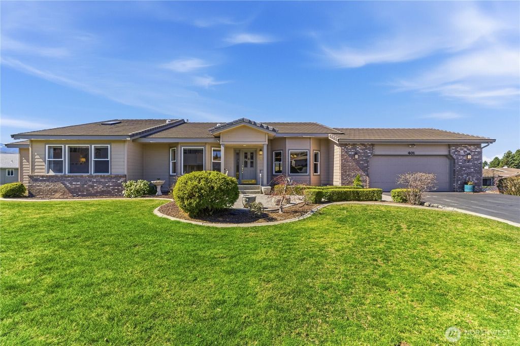 Photo of 1380 Eastmont Avenue #401, East Wenatchee, WA 98802 (MLS # 2503117)