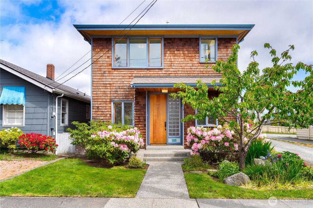 Photo of 1114 10th St ST, Anacortes, WA 98221 (MLS # 2526874)