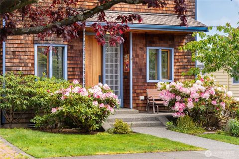 Photo of 1114 10th St ST, Anacortes, WA 98221 (MLS # 2526874)