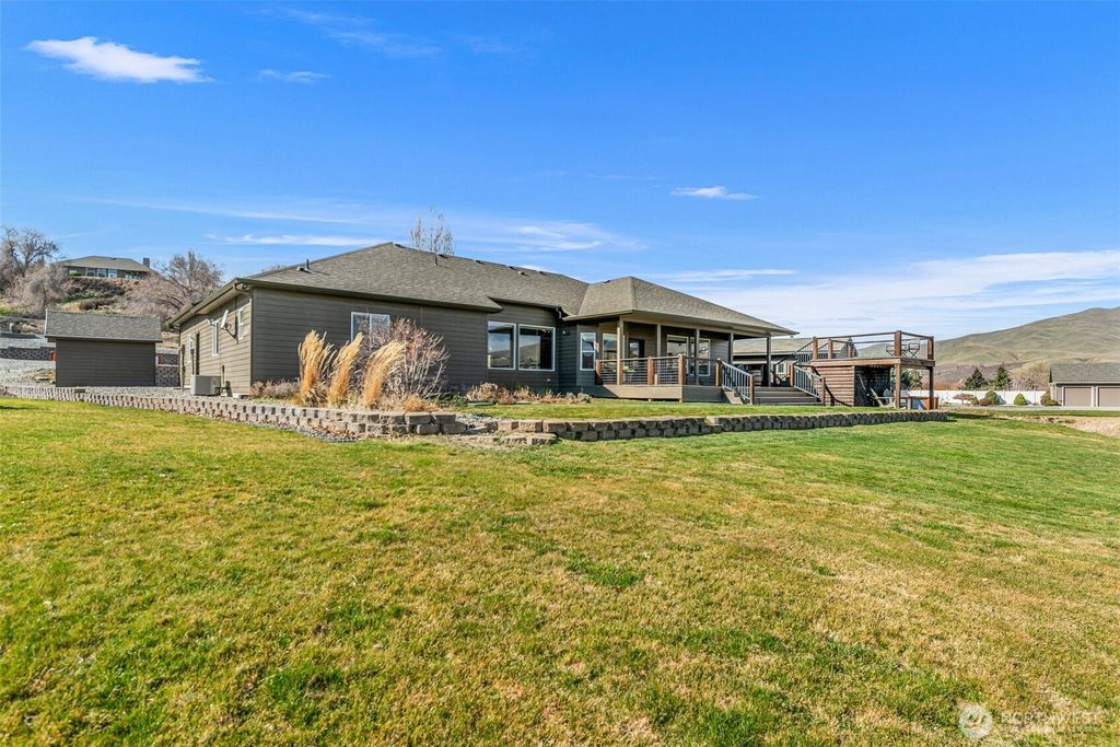 Photo of 3045 Eastview Lane, Wenatchee, WA 98801 (MLS # 2490390)