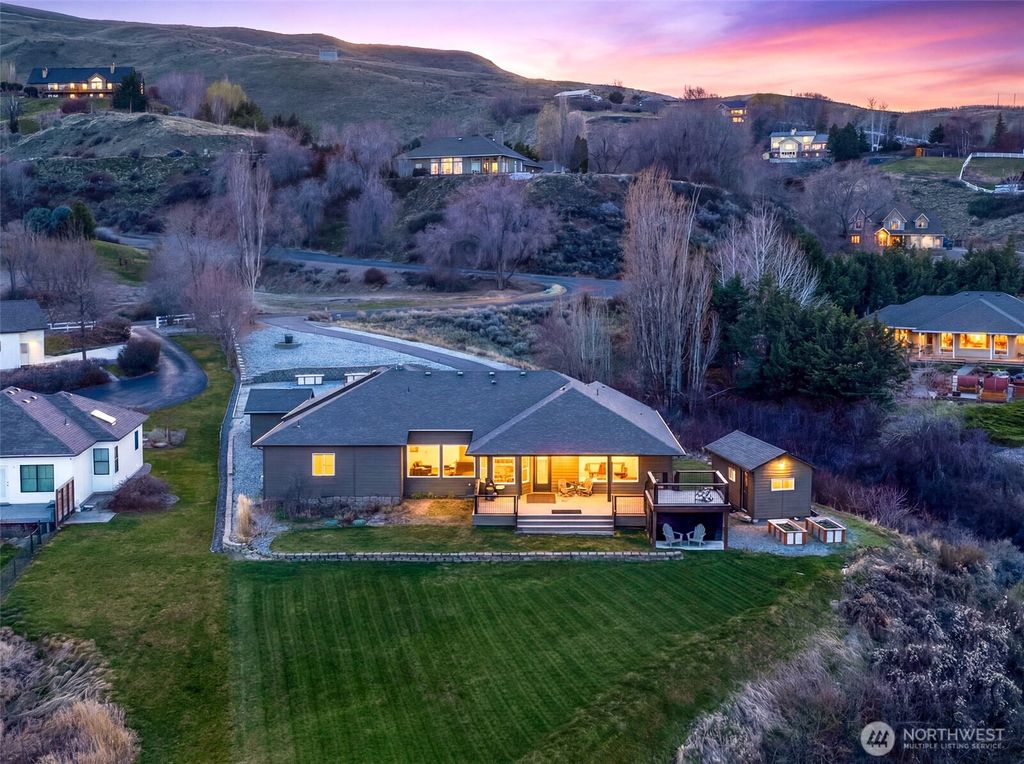 Photo of 3045 Eastview Lane, Wenatchee, WA 98801 (MLS # 2490390)