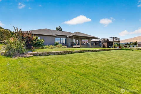 Photo of 3045 Eastview Lane, Wenatchee, WA 98801 (MLS # 2490390)