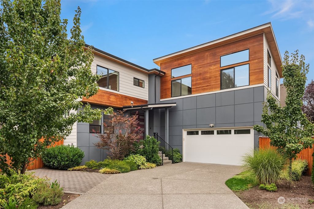 Photo of 17811 NE 117th Court, Redmond, WA 98052 (MLS # 2290835)
