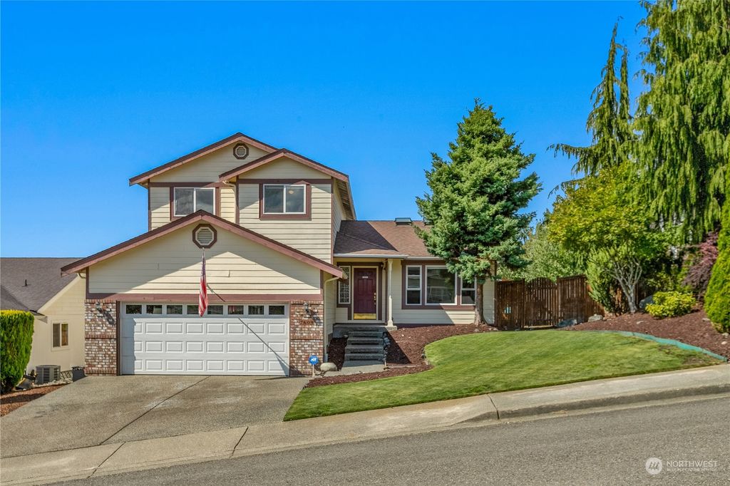 Photo of 7609 70th Place NE, Marysville, WA 98270 (MLS # 2154296)