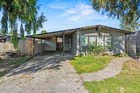 Photo of 273 29th Avenue, Longview, WA 98632 (MLS # 2443115)