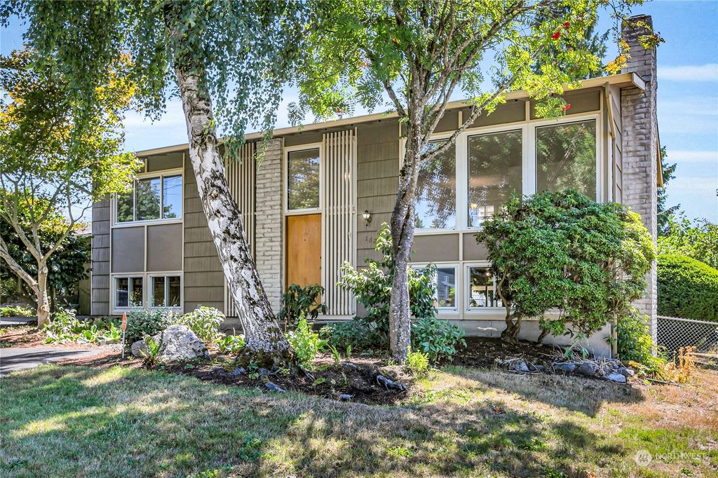 Photo of 1629 S 264th Place, Des Moines, WA 98198 (MLS # 2146259)