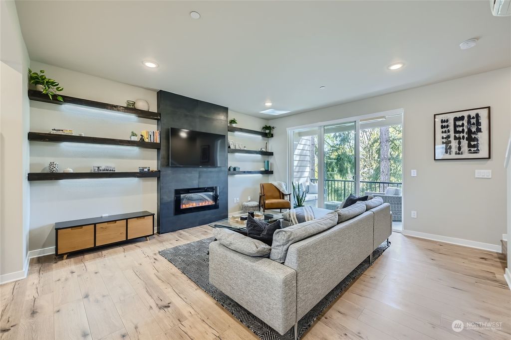 Photo of 6621 NE 187th Court #2, Kenmore, WA 98028 (MLS # 2220697)