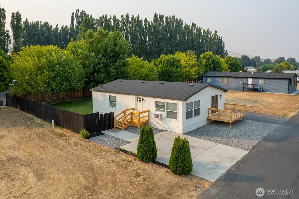 Photo of 2480 Basin Street SW #10, Ephrata, WA 98823 (MLS # 2564598)