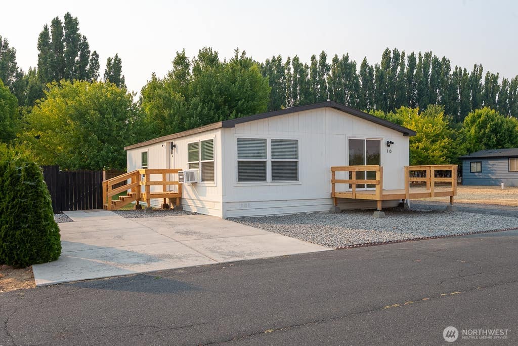 Photo of 2480 Basin Street SW #10, Ephrata, WA 98823 (MLS # 2564598)