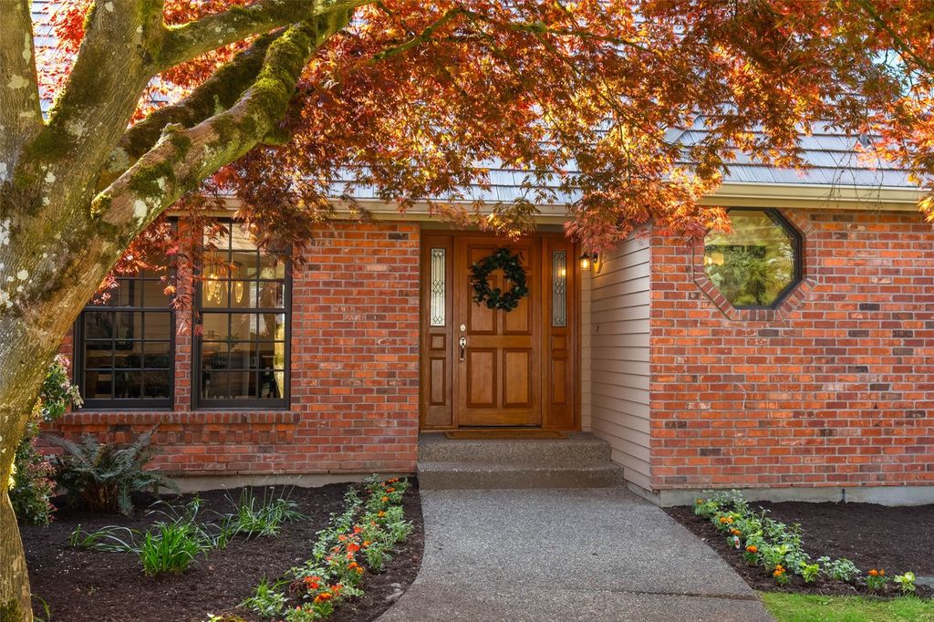 Photo of 6113 136th Avenue NE, Kirkland, WA 98033 (MLS # 2359575)