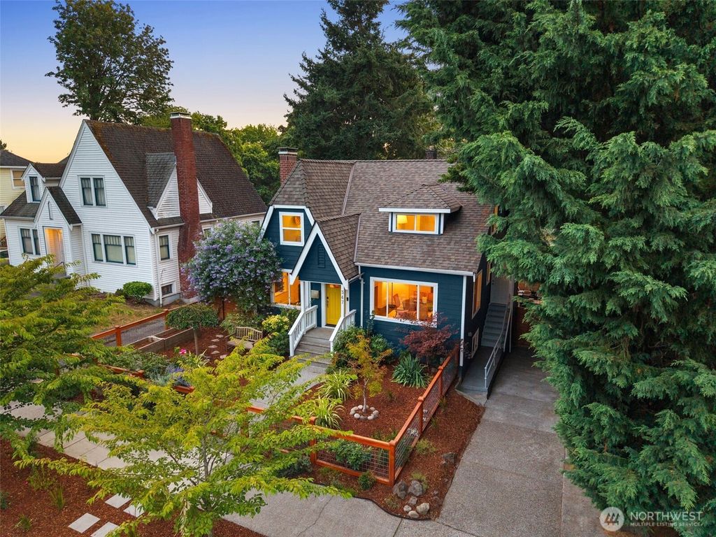 Photo of 347 29th Avenue, Seattle, WA 98122 (MLS # 2409342)