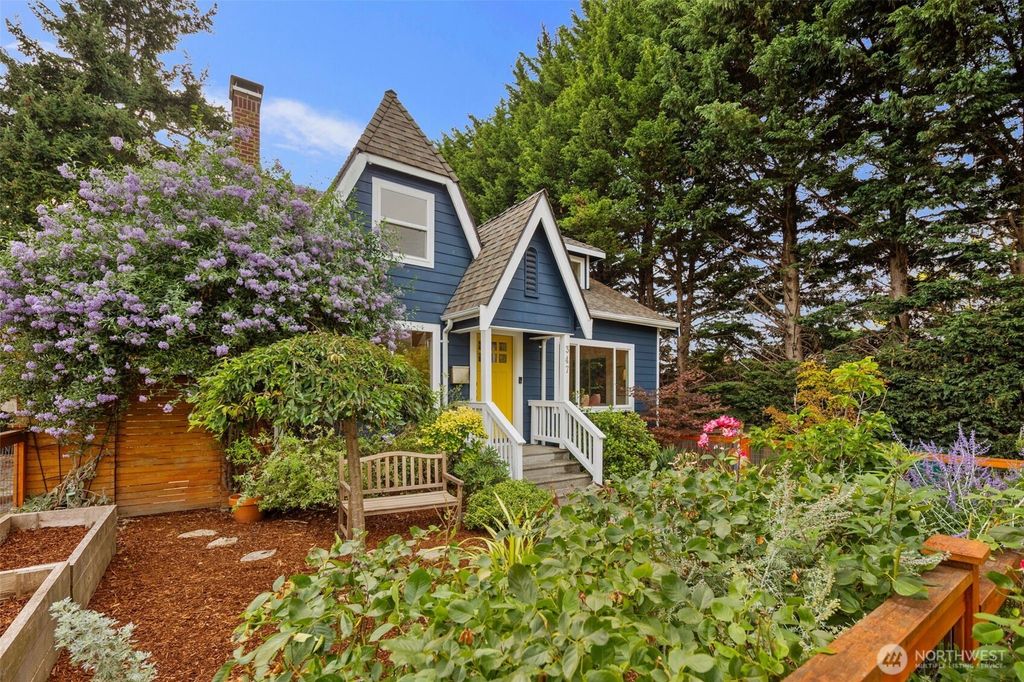 Photo of 347 29th Avenue, Seattle, WA 98122 (MLS # 2409342)