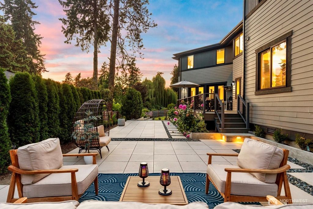 Photo of 5037 W Mercer Way, Mercer Island, WA 98040 (MLS # 2422431)