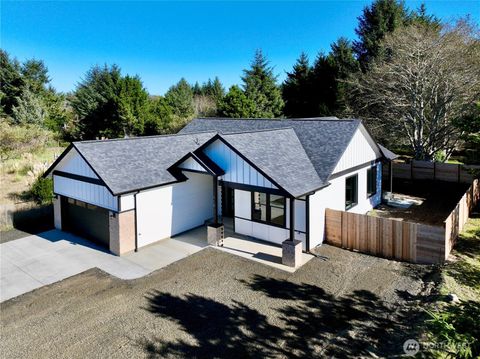 Photo of 716 Island Circle SE, Ocean Shores, WA 98569 (MLS # 2444850)