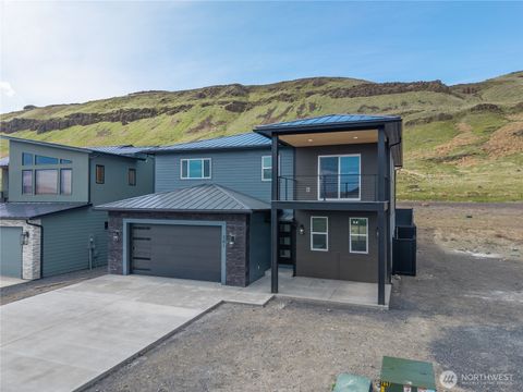 Photo of 201 Bridgeview Drive, Vantage, WA 98950 (MLS # 2443317)