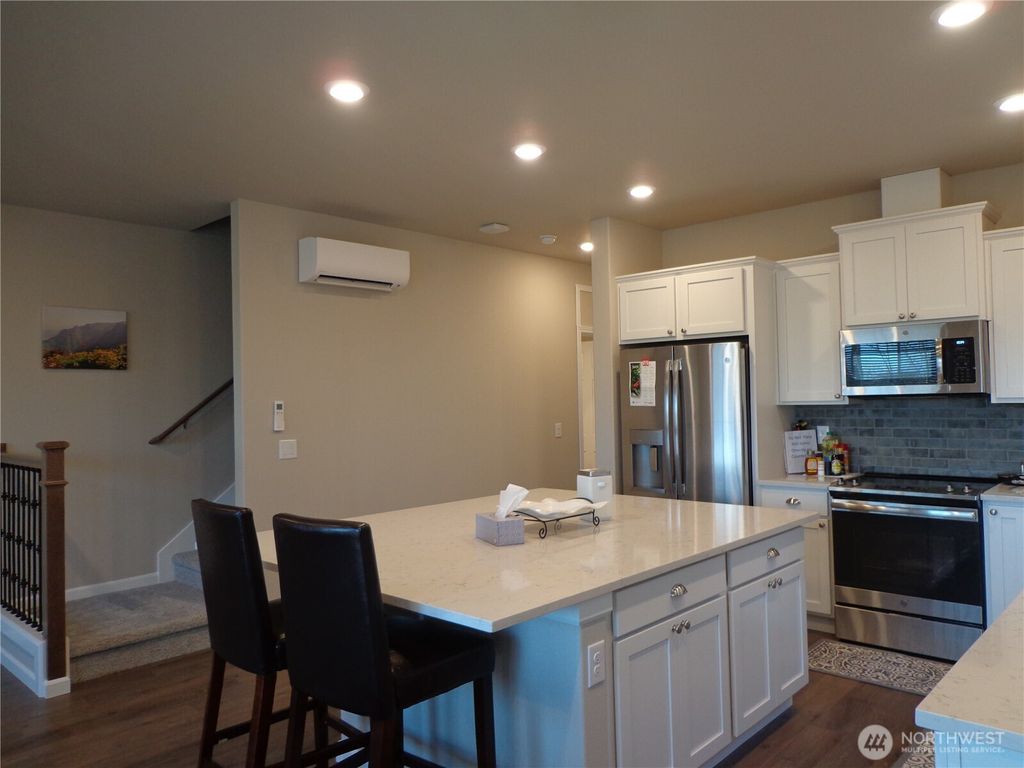 Photo of 6521 31st Avenue SW #W, Seattle, WA 98126 (MLS # 2503824)