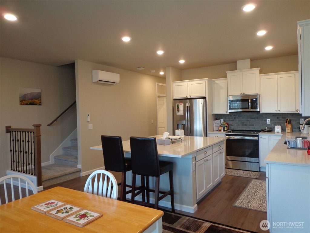 Photo of 6521 31st Avenue SW #W, Seattle, WA 98126 (MLS # 2503824)