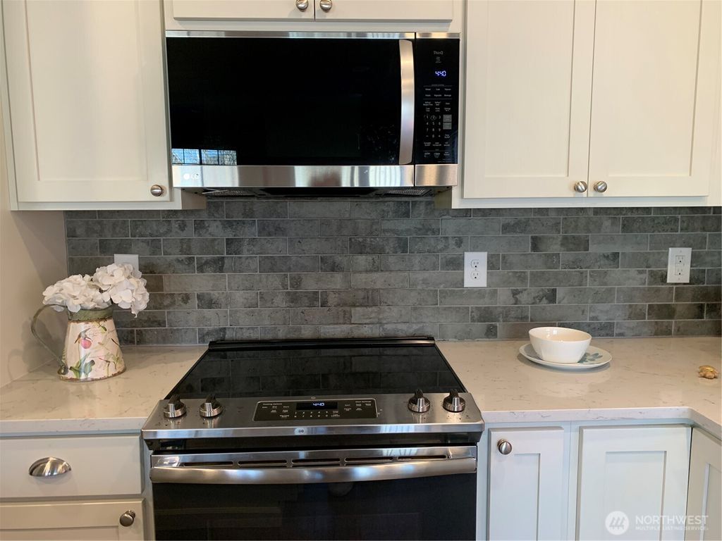 Photo of 6521 31st Avenue SW #W, Seattle, WA 98126 (MLS # 2503824)