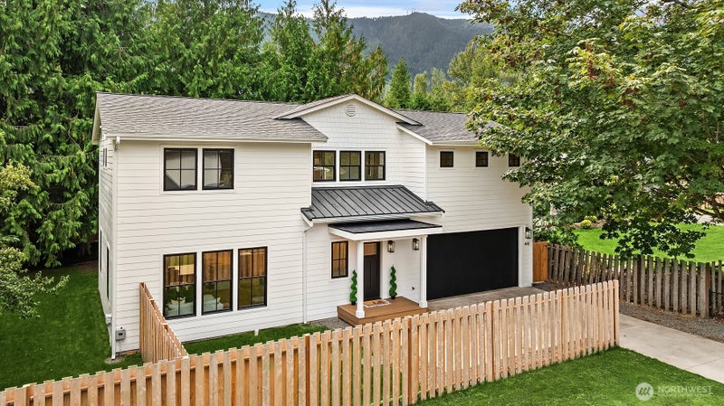441 SE Alder Dr