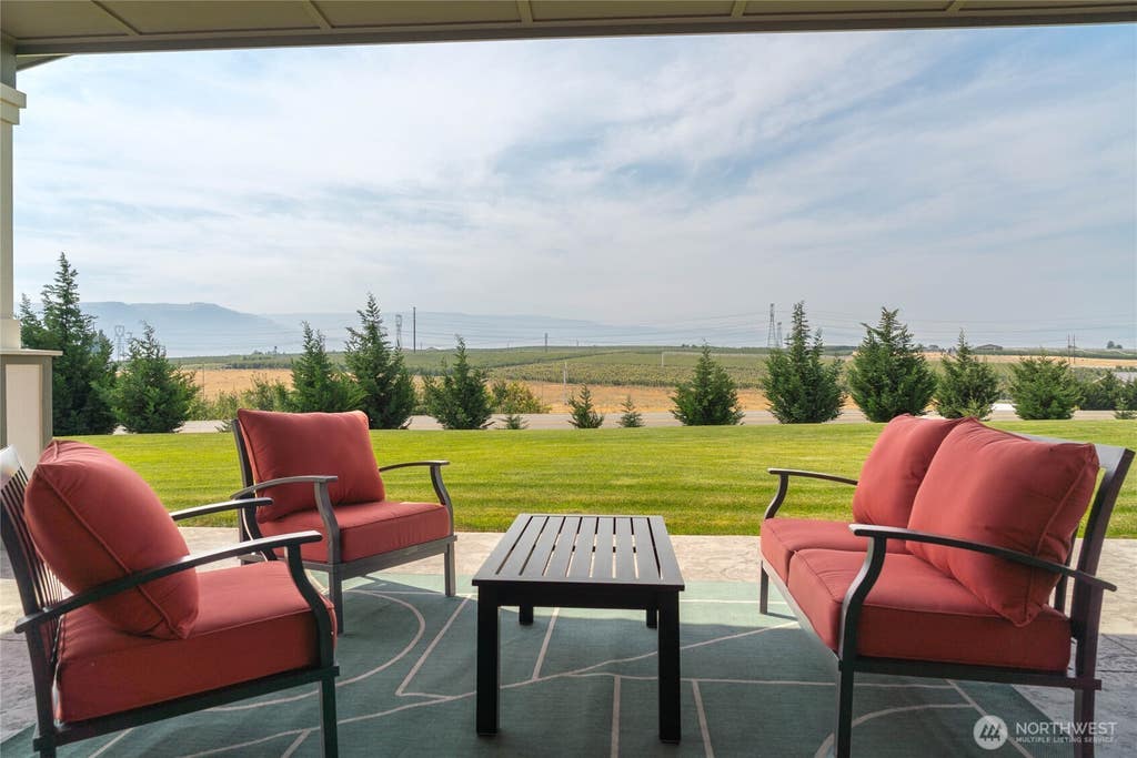 Photo of 470 S Partridge Lane, East Wenatchee, WA 98802 (MLS # 2573547)