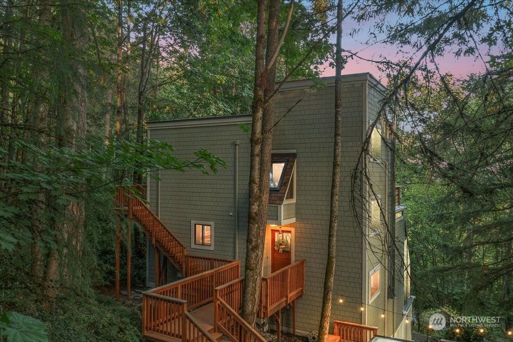 Photo of 15944 259th Avenue SE, Issaquah, WA 98027 (MLS # 2143057)