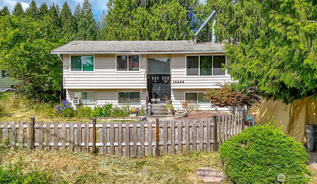 Photo of 19226 7th Avenue W, Lynnwood, WA 98036 (MLS # 2551080)