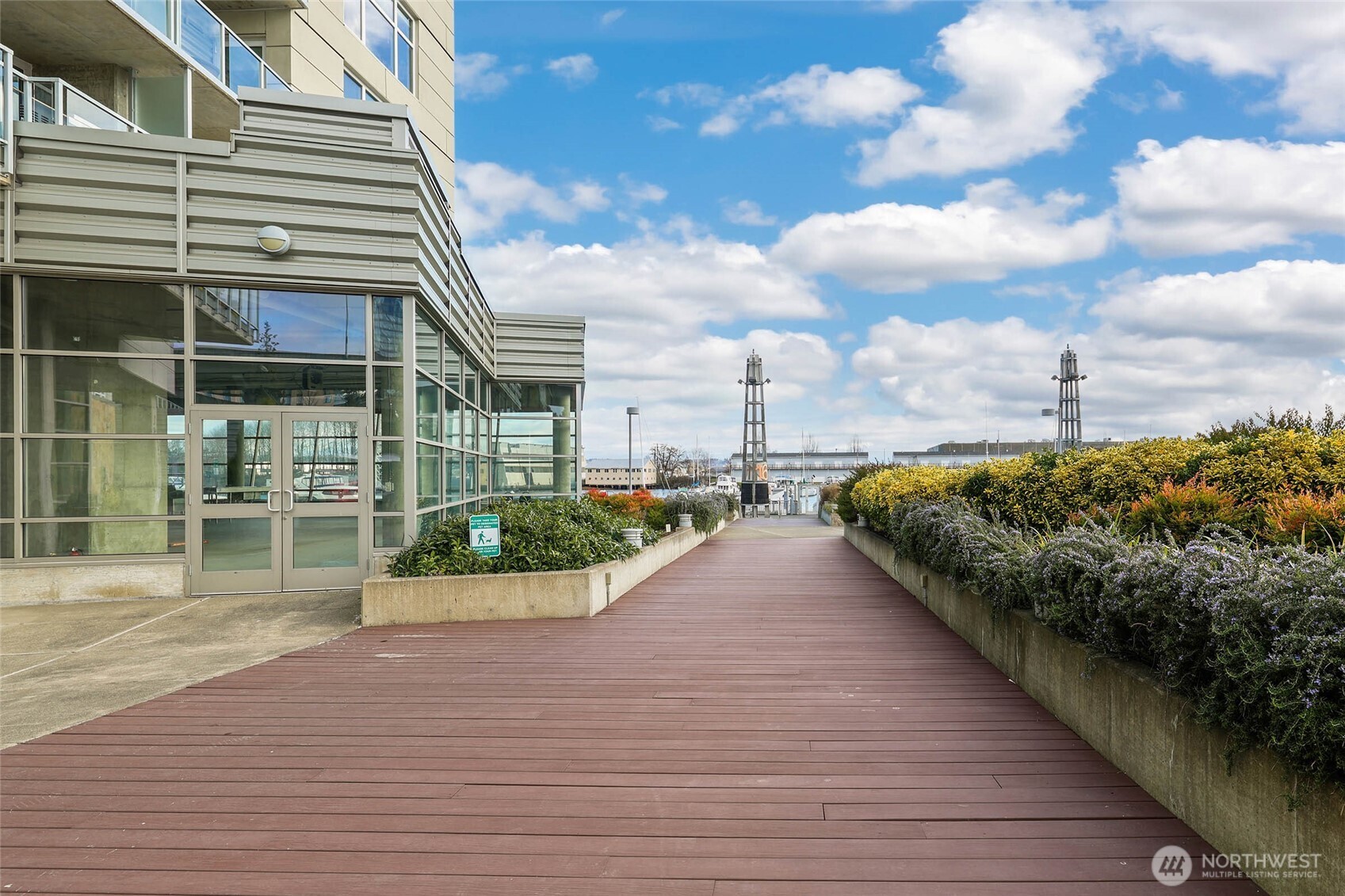 1515 Dock Street 906