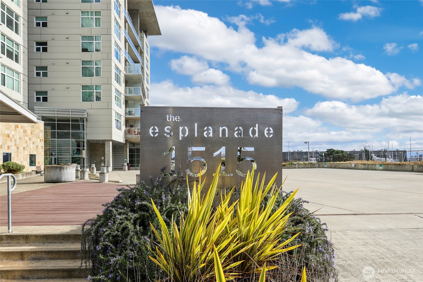 1515 Dock Street 906