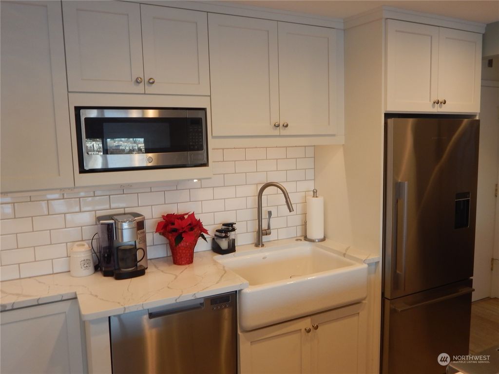 Photo of 733 Lake Street #208, Kirkland, WA 98033 (MLS # 2022935)