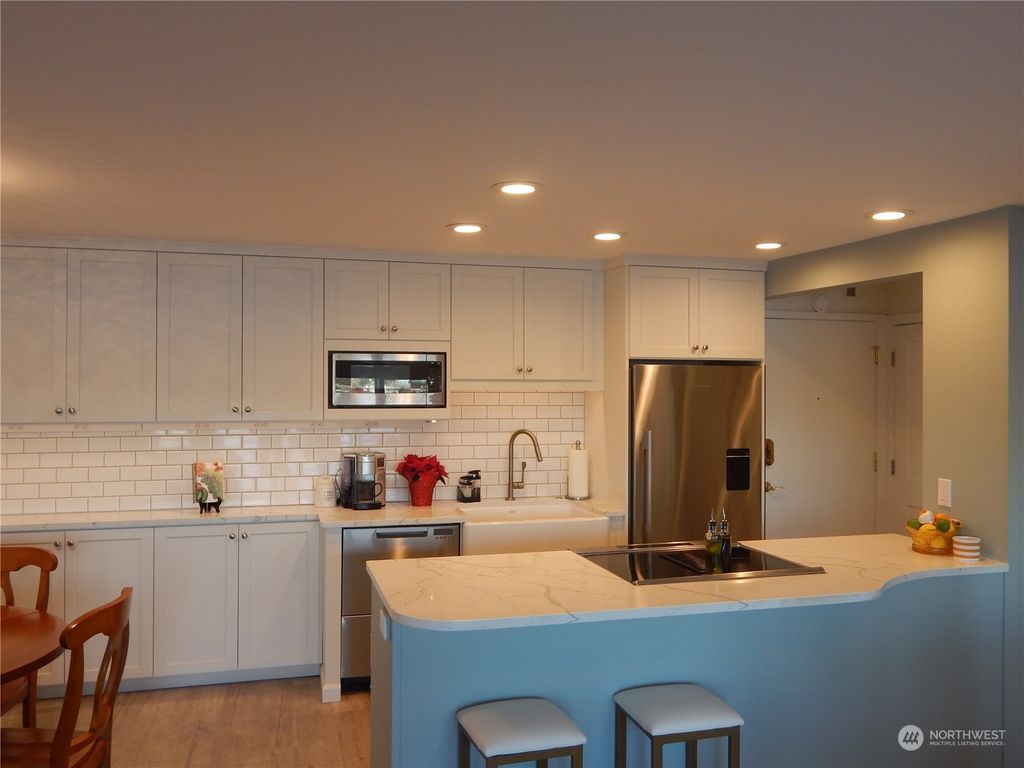Photo of 733 Lake Street #208, Kirkland, WA 98033 (MLS # 2022935)