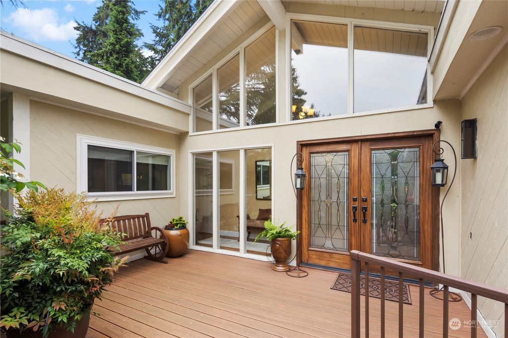 Photo of 20137 44th Avenue NE, Lake Forest Park, WA 98155 (MLS # 2075333)