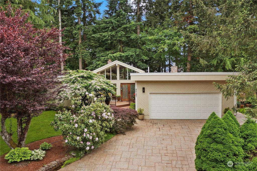 Photo of 20137 44th Avenue NE, Lake Forest Park, WA 98155 (MLS # 2075333)