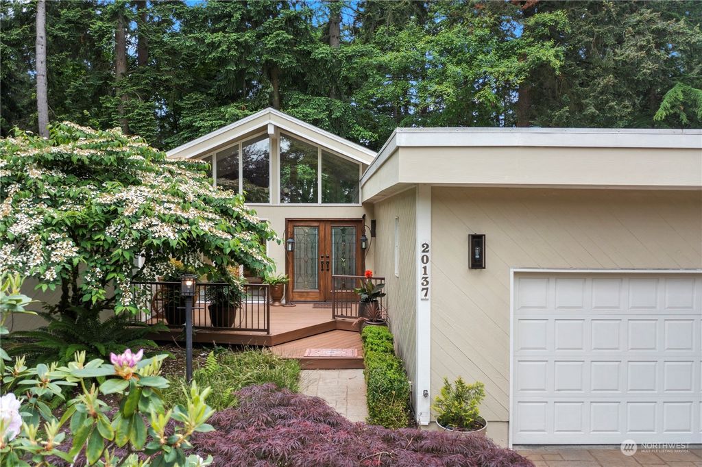 Photo of 20137 44th Avenue NE, Lake Forest Park, WA 98155 (MLS # 2075333)