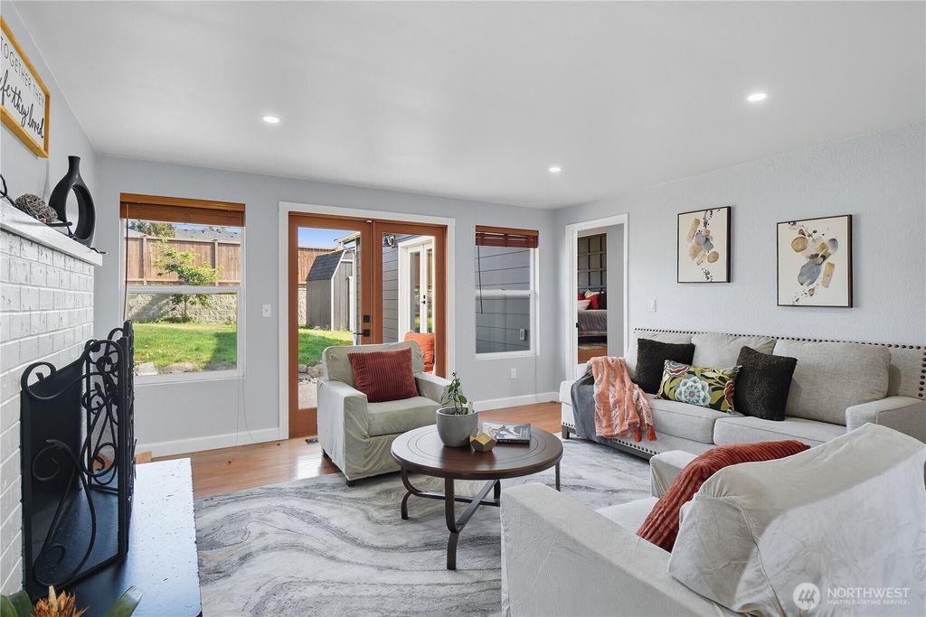 Photo of 30332 10th Avenue S, Federal Way, WA 98003 (MLS # 2406975)
