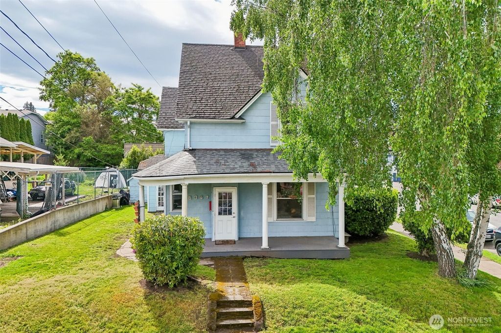 Photo of 315 NE 65th Street, Seattle, WA 98115 (MLS # 2522051)