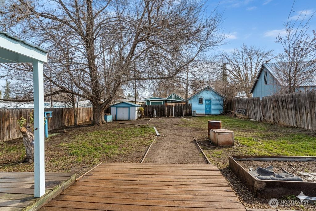 Photo of 311 W University Way, Ellensburg, WA 98926 (MLS # 2459975)