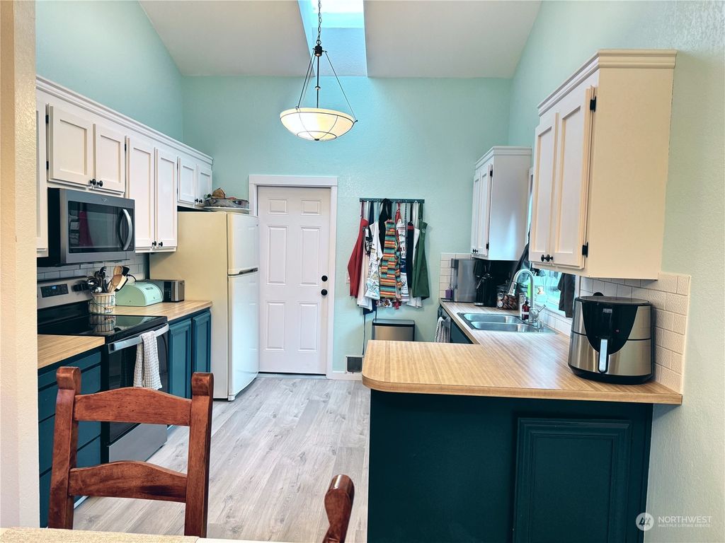 Photo of 4712 SW 150th place Pl, Lynnwood, WA 98087 (MLS # 2311037)