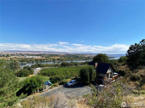 Photo of 1287 Malaga Alcoa Highway, Wenatchee, WA 98828 (MLS # 2427119)