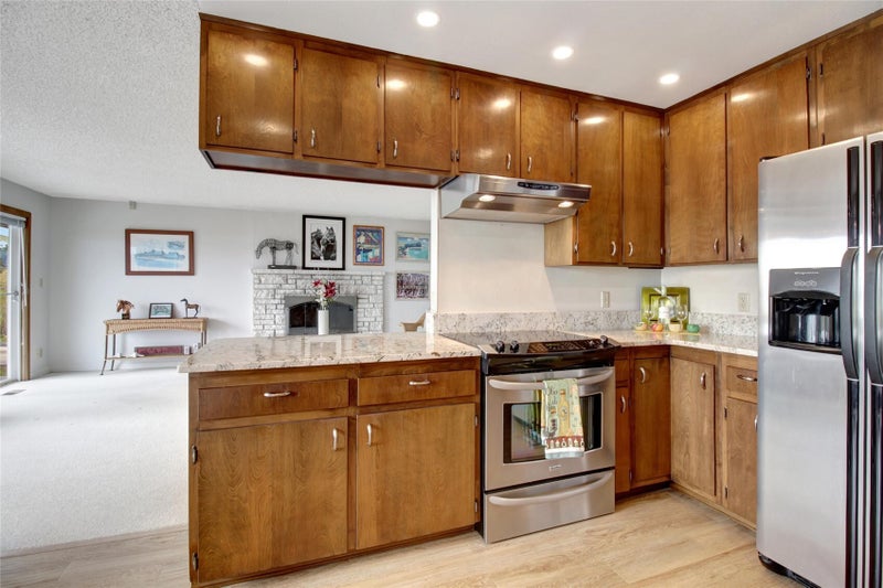 742 Livingston Bay Shore Drive