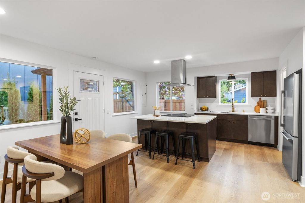 listing image 9367863810055922178