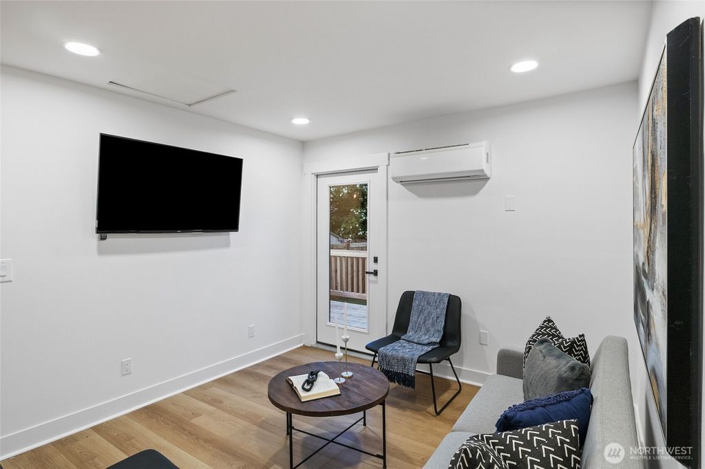 listing image 9360626742472701540