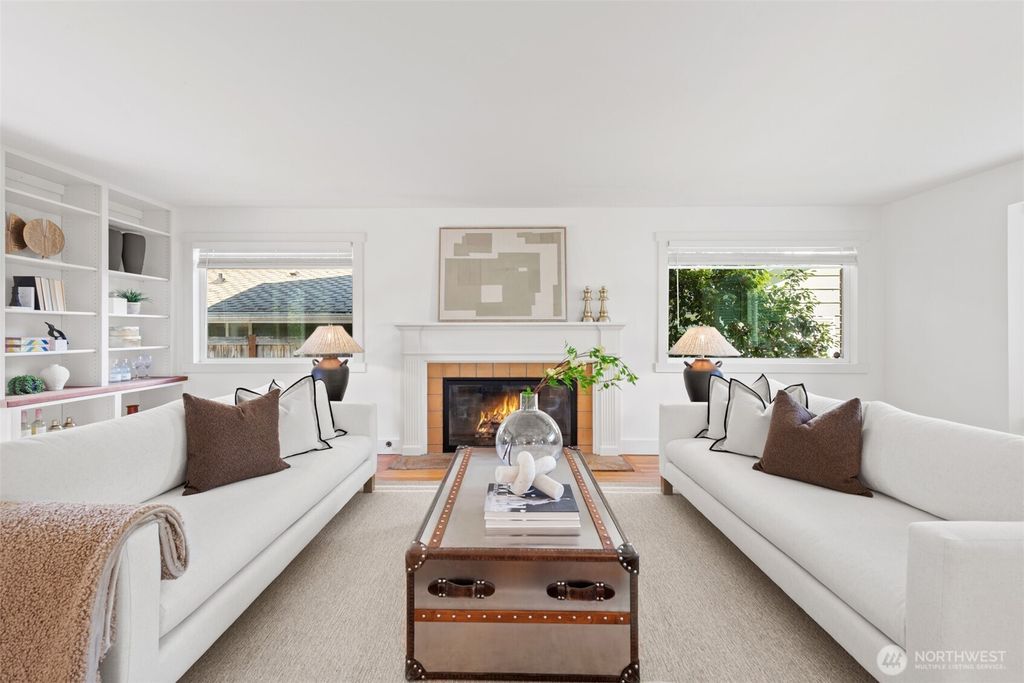 Photo of 12514 SE 16th Street, Bellevue, WA 98005 (MLS # 2425682)