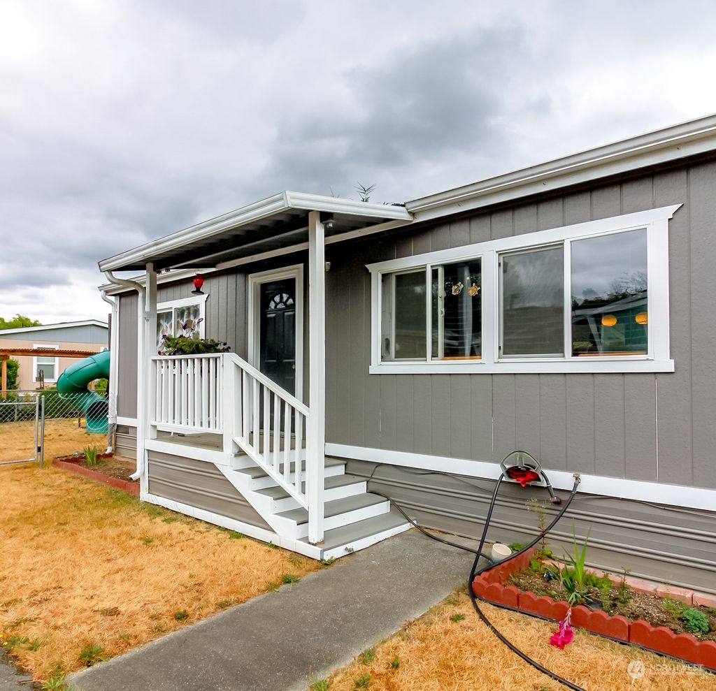 Photo of 15410 SE 272nd St #43, Kent, WA 98042 (MLS # 2272145)