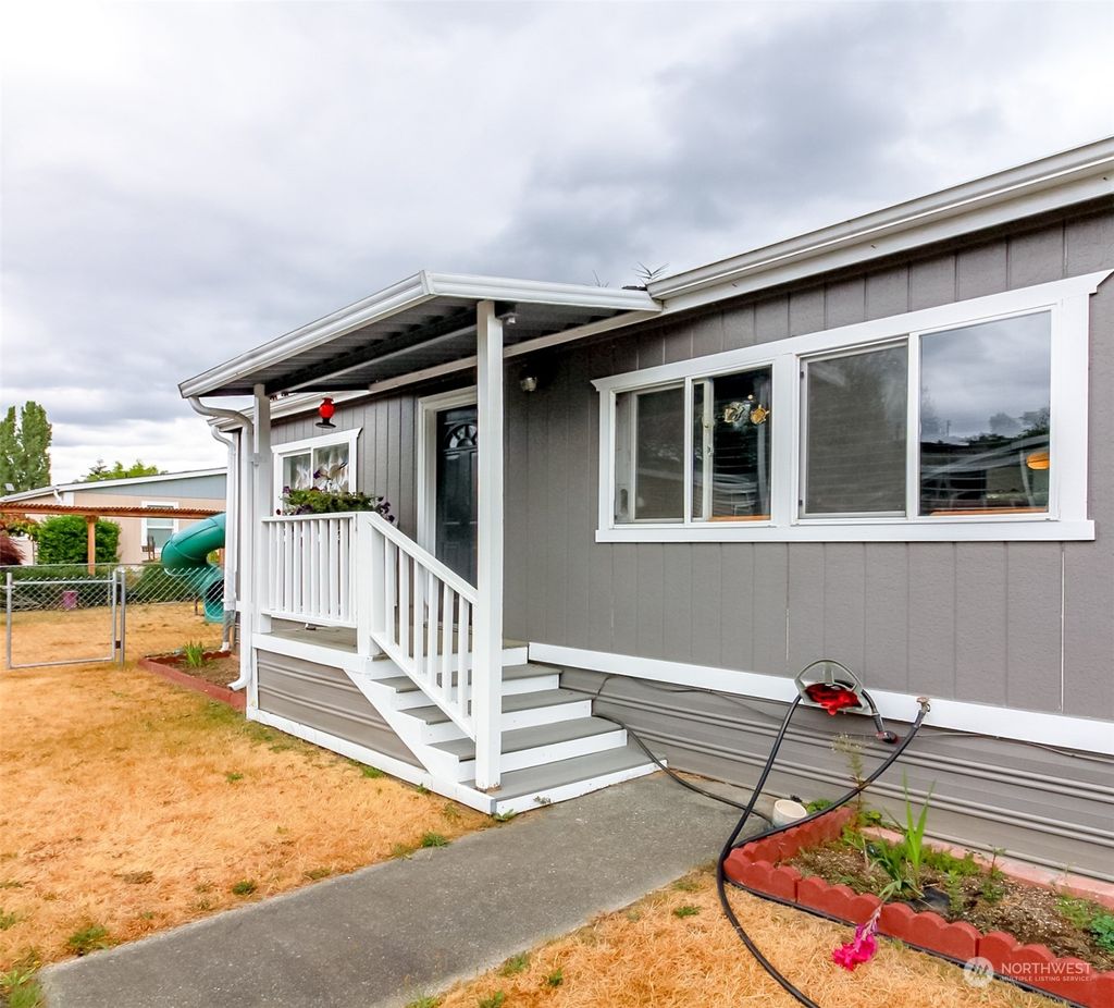 Photo of 15410 SE 272nd St #43, Kent, WA 98042 (MLS # 2272145)