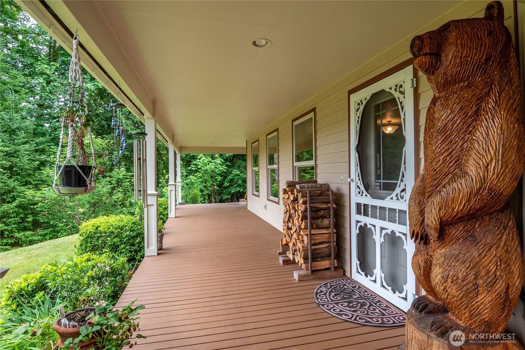 Photo of 241 Growlers Gulch Road, Castle Rock, WA 98611 (MLS # 2554925)