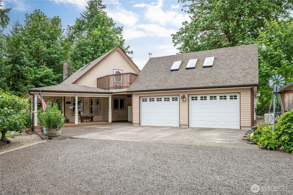 Photo of 241 Growlers Gulch Road, Castle Rock, WA 98611 (MLS # 2554925)