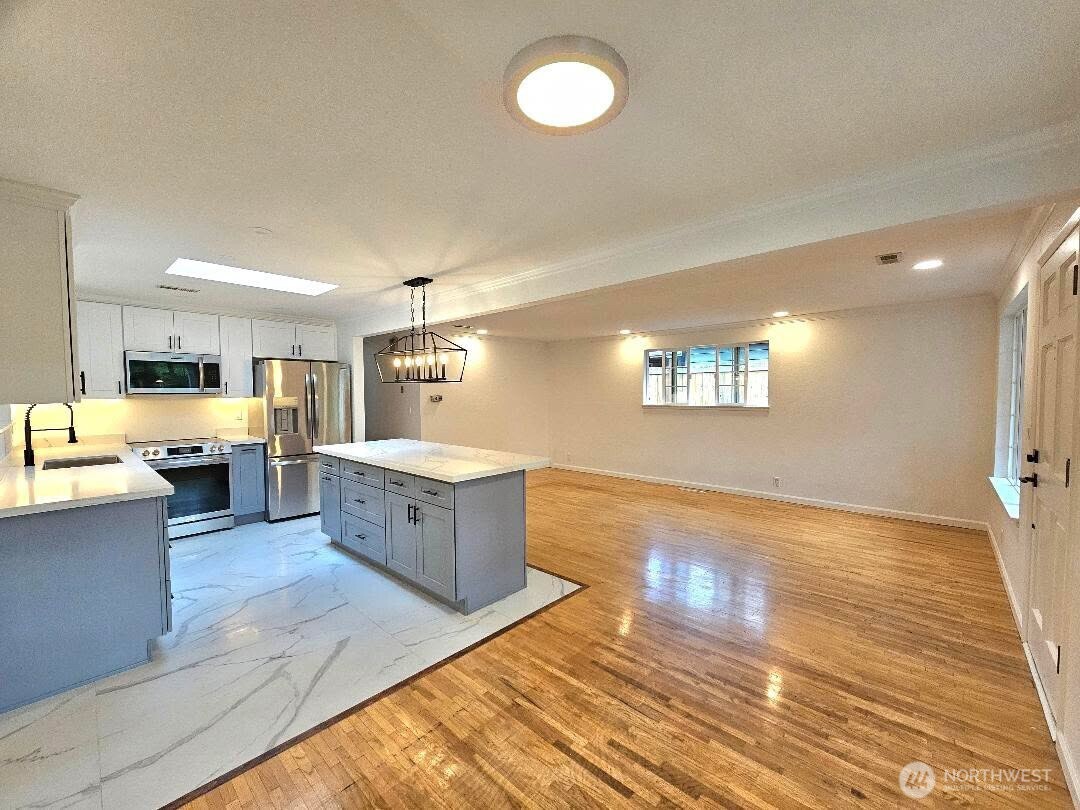 4635 N Defiance Street