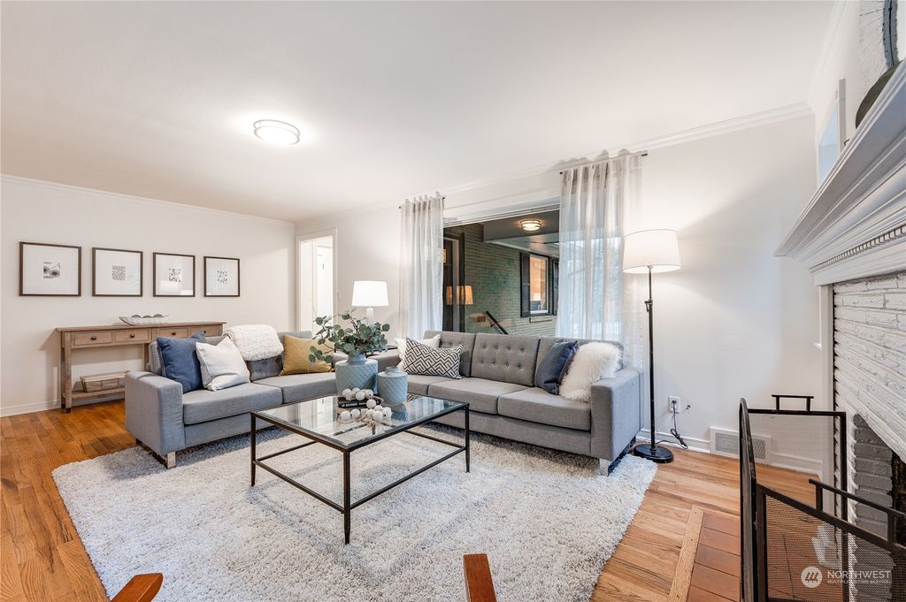 Photo of 6234 40th Avenue NE, Seattle, WA 98115 (MLS # 2037321)