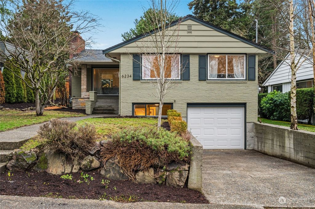 Photo of 6234 40th Avenue NE, Seattle, WA 98115 (MLS # 2037321)